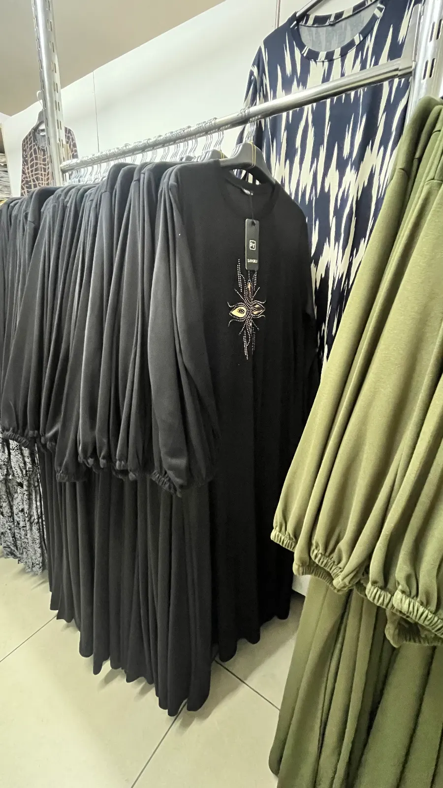 Taşlı Elbise görsel 3 – Kadın